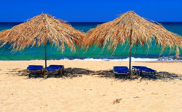 KOUKOUNARIES - Umbrellas at Koukounaries beach