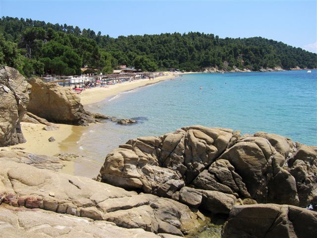 View of the beach - Panoramic photo of Vromolimnos beach from the left